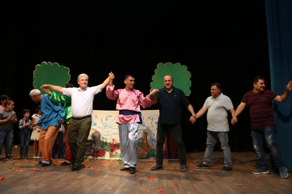 Lənkəran teatrı İrandan festivaldan qayıdıb
