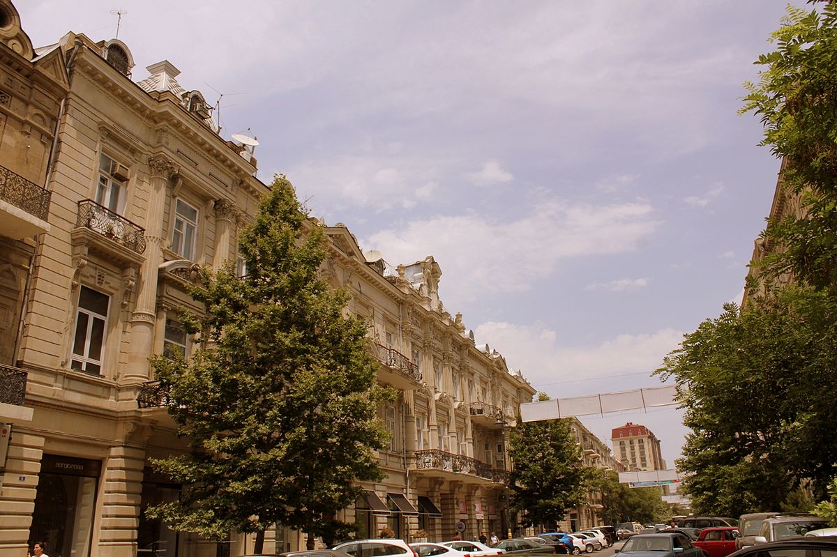 Küçədə cizgi filminə baxdı, televizor qazandı