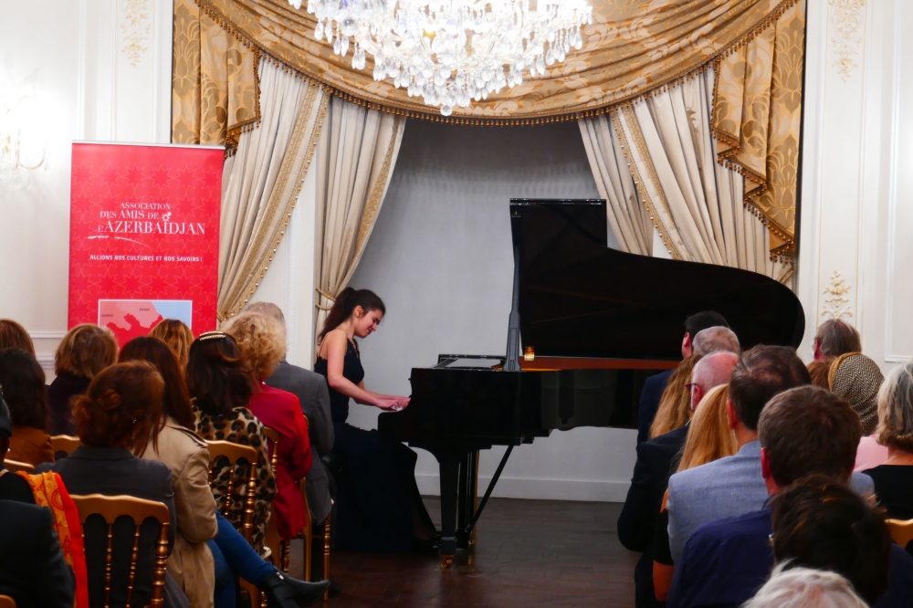 Parisdə Azərbaycan qadınına həsr olunmuş konsert