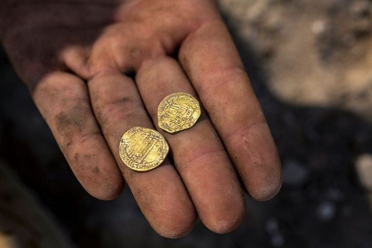 Abbasilər dövrünə aid qızıl sikkələr tapıldı - Fotolar