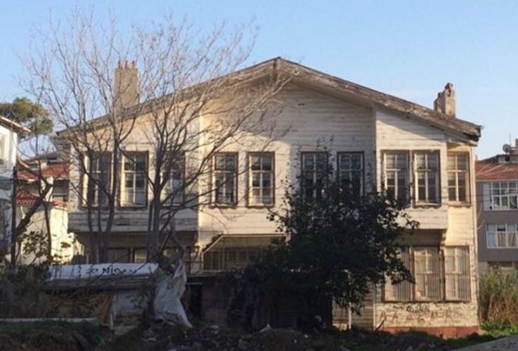 "Çalıquşu" romanının yazıldığı tarixi ev yandı - Foto
