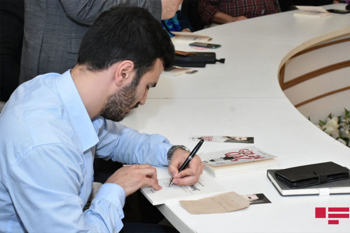 Ulucay Akifin yeni kitabının təqdimatı keçirildi - Fotolar 