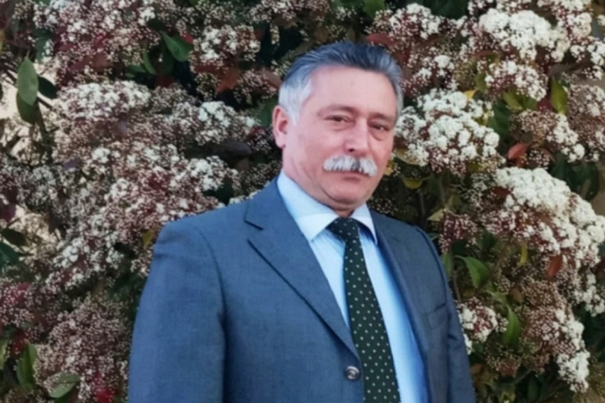 Tapdıq Əlibəyli, şair