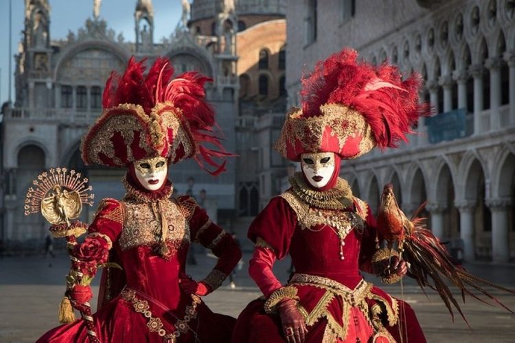 Venesiya karnavalı ilk dəfə onlayn formatda keçiriləcək
