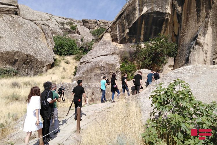 Xarici blogerlər Qobustan Muzeyini ziyarət ediblər - Foto