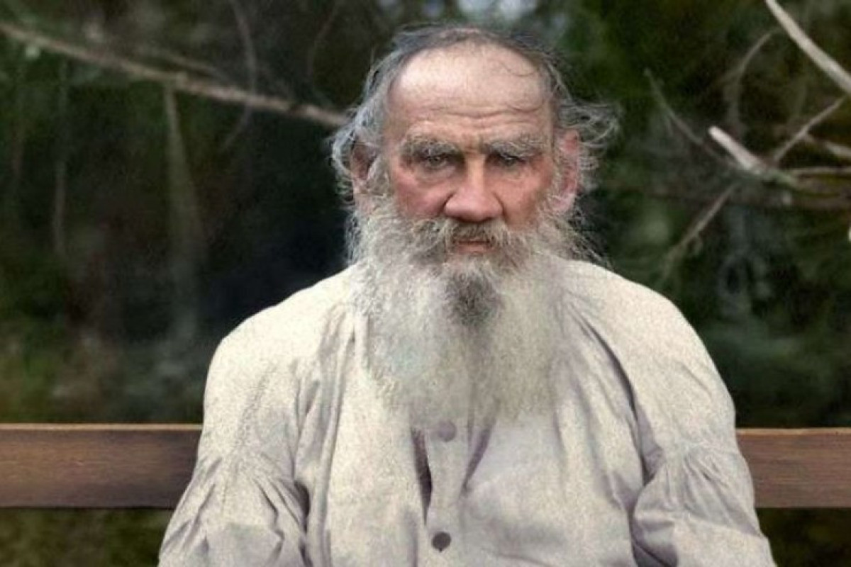Tolstoyun şəxsi əşyalarının sərgisi açıldı 