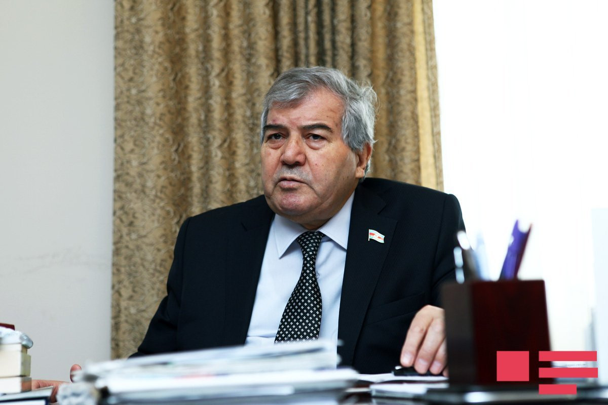Sabir Rüstəmxanlı, Xalq şairi, deputat