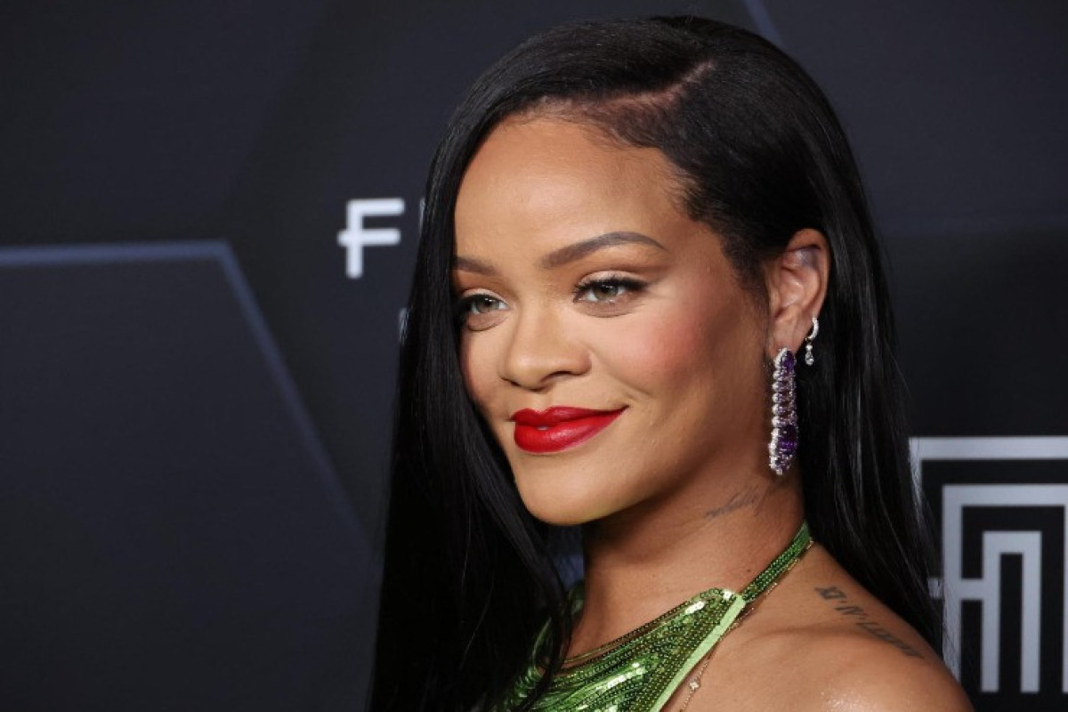 Rihannanın həyatından film çəkiləcək 
