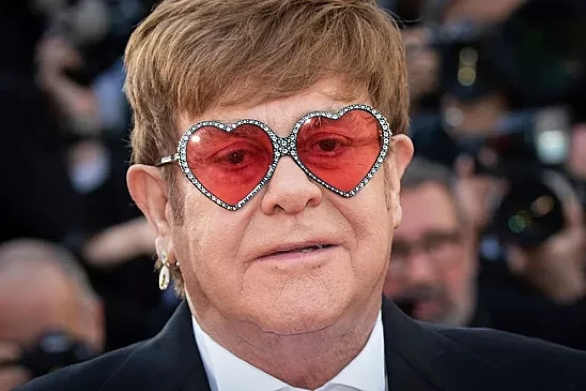 Elton Con 2 milyardlıq yaxtada qonaqlıq verdi  