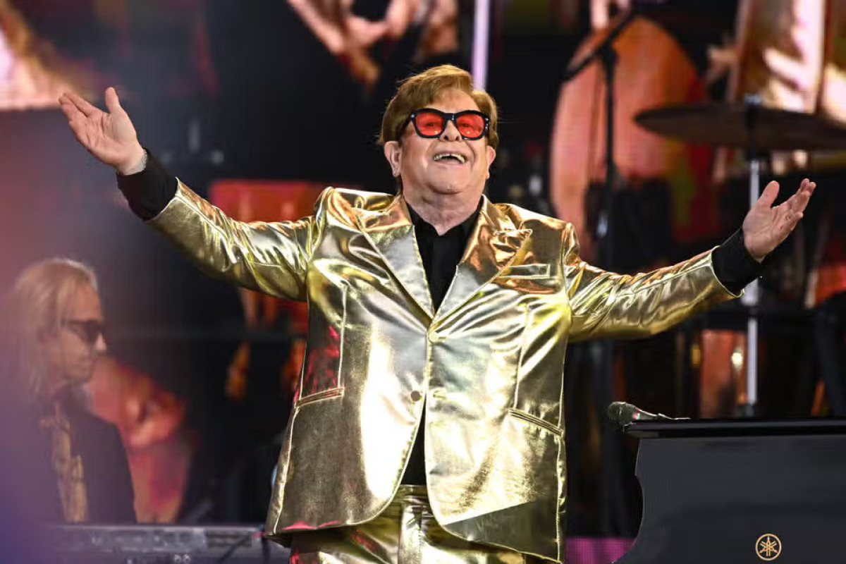 Elton Con son çıxışını vətənində etdi 