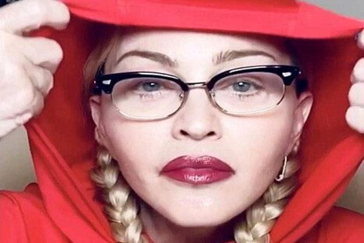 Madonna xəstəxanaya yerləşdirildi 