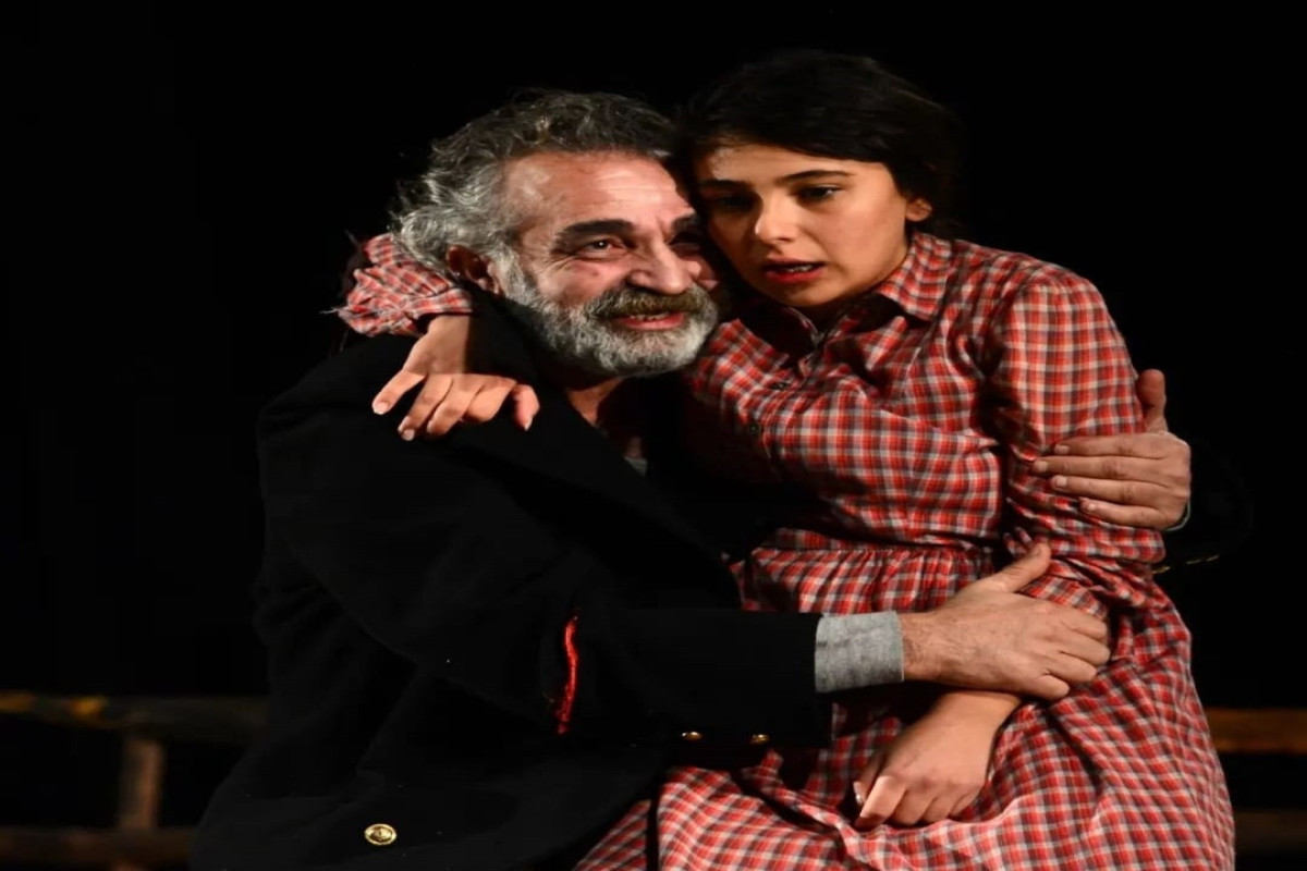 Gənc Tamaşaçılar Teatrının yaradıcı heyəti beynəlxalq festivala yollandı  