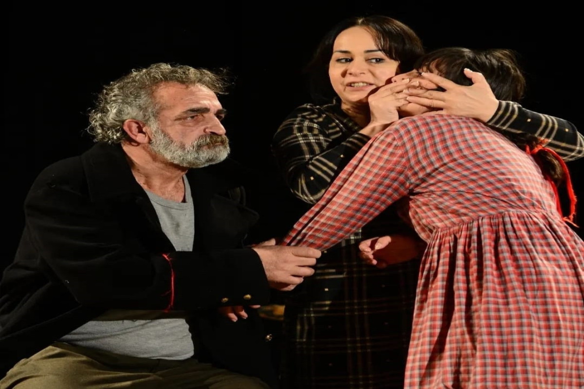 Gənc Tamaşaçılar Teatrının yaradıcı heyəti beynəlxalq festivala yollandı  