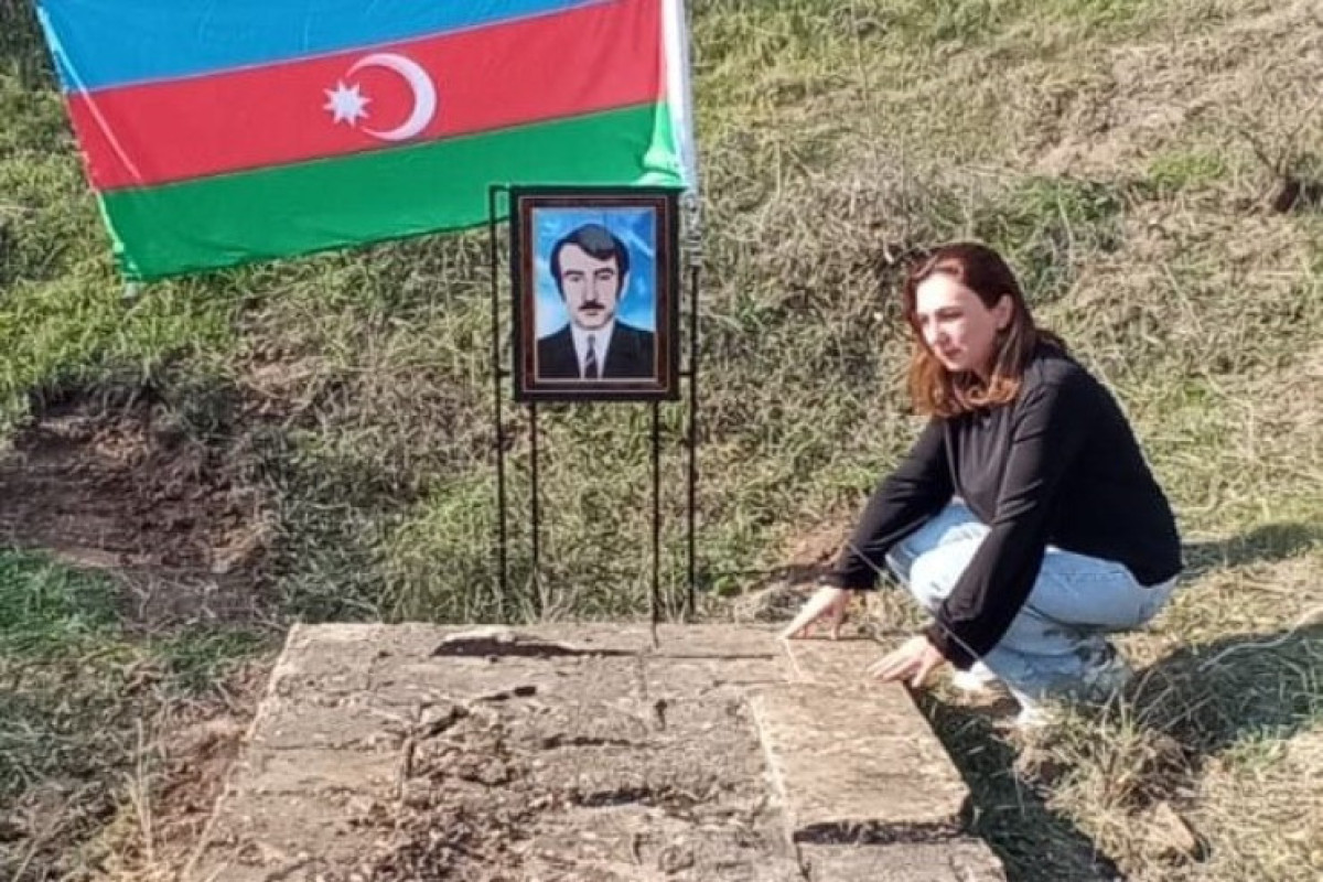 Tanınmış jurnalist 30 il sonra atasının məzarı başında   