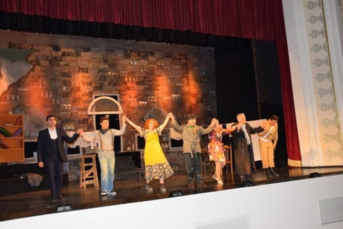 Gənc Tamaşaçılar Teatrı  qastrol səfərindən qayıtdı