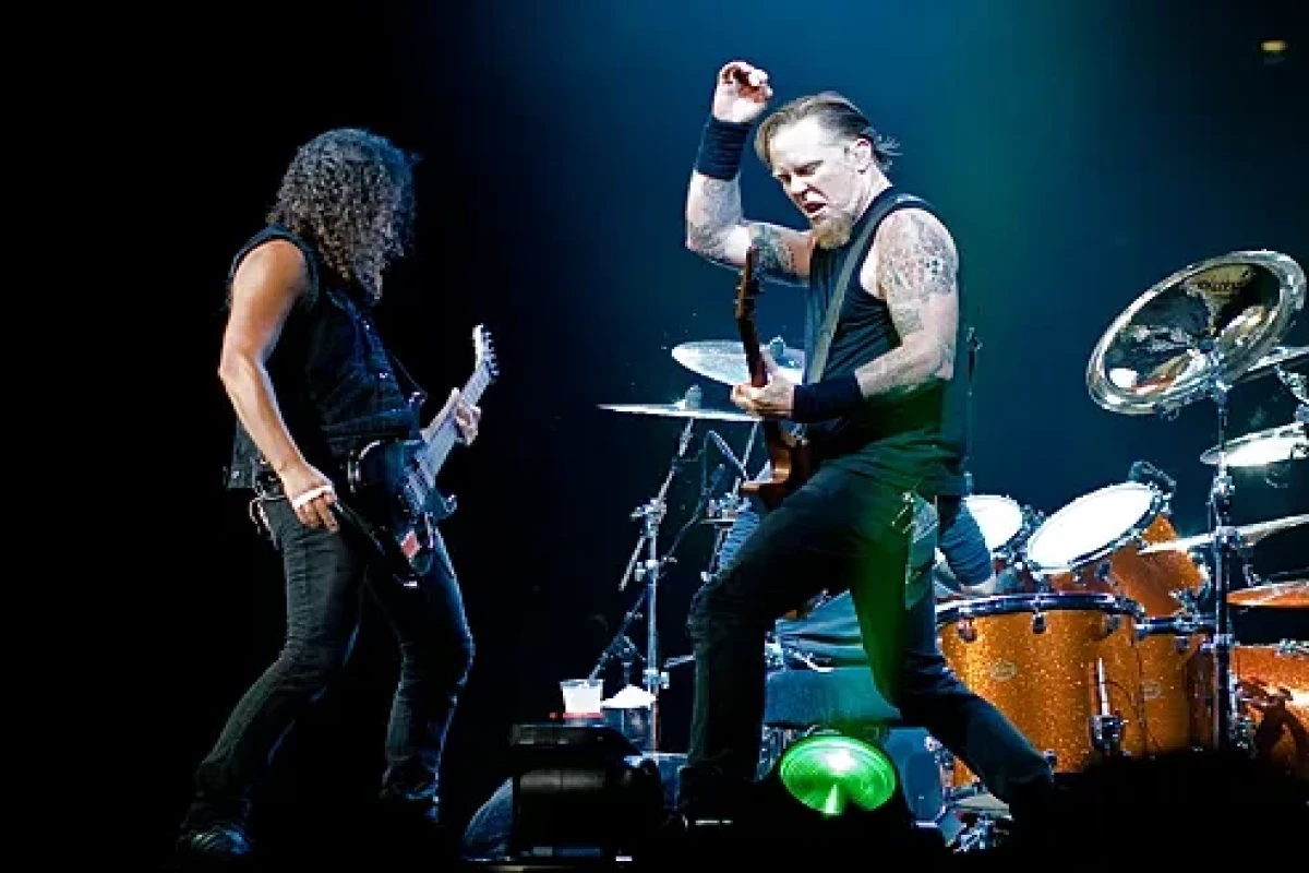 "Metallica" qrupunun solisti koronavirusa yoluxdu  