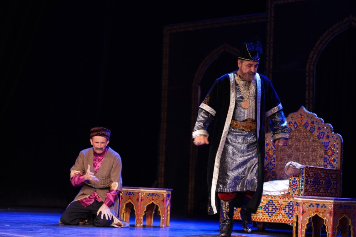 Milli Teatr "Qarabağnamə"  tamaşası ilə Şəkidə çıxış etdi