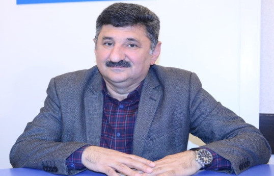 Xankəndidə torpaq satan dəli qadın - Rey Kərimoğlu