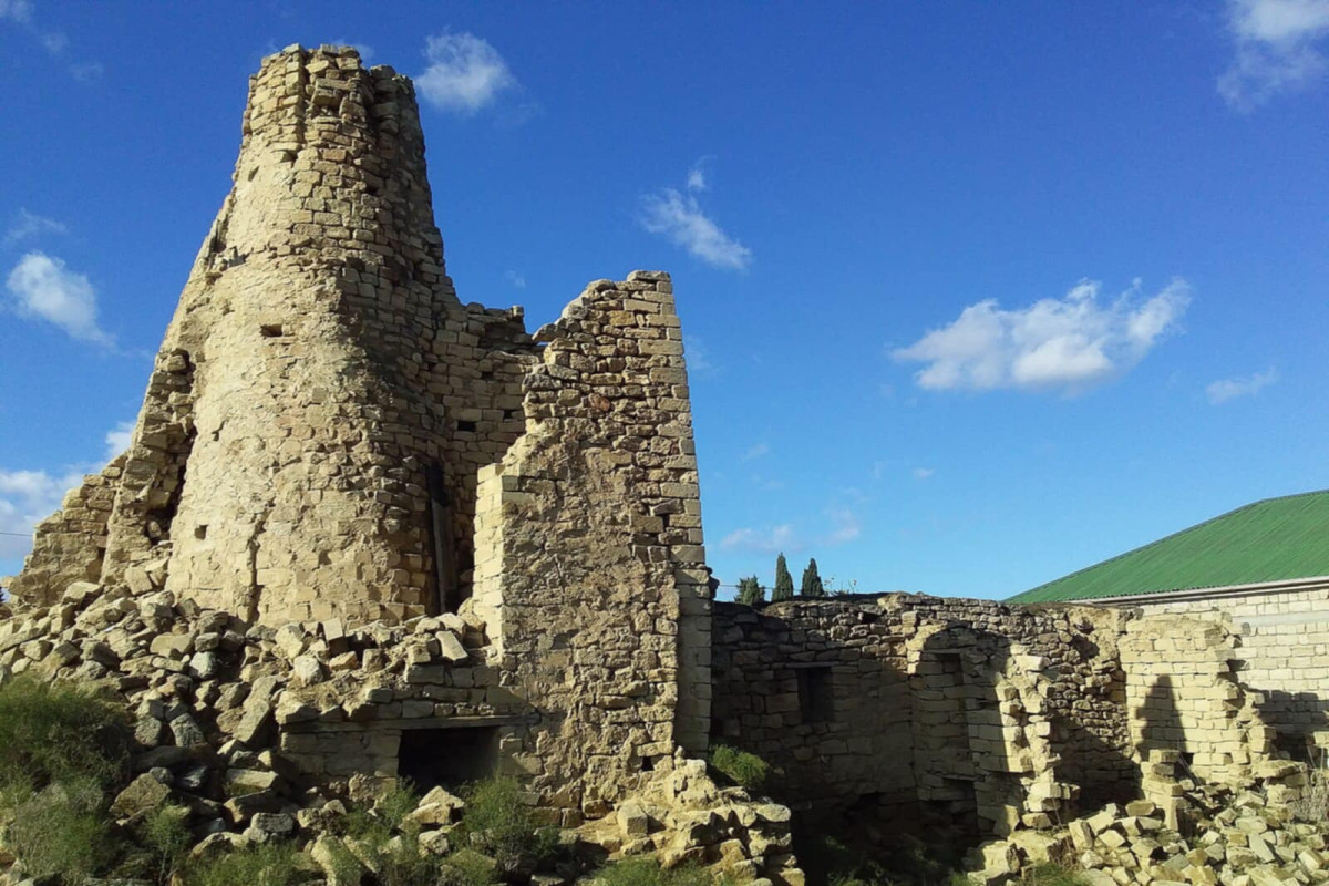 Yaddaşını itirib qala tikən bakılı - Yamin qalasından reportaj 