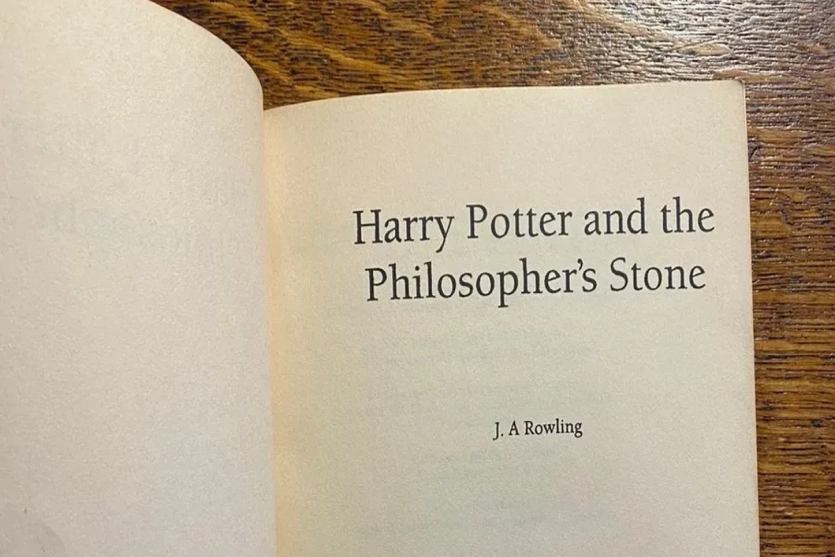 Herri Potterin ilk nəşri hərracda satıldı 