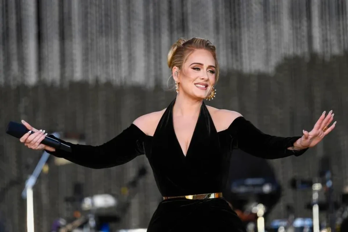 Adele  bütün konsertlərini ləğv etdi 