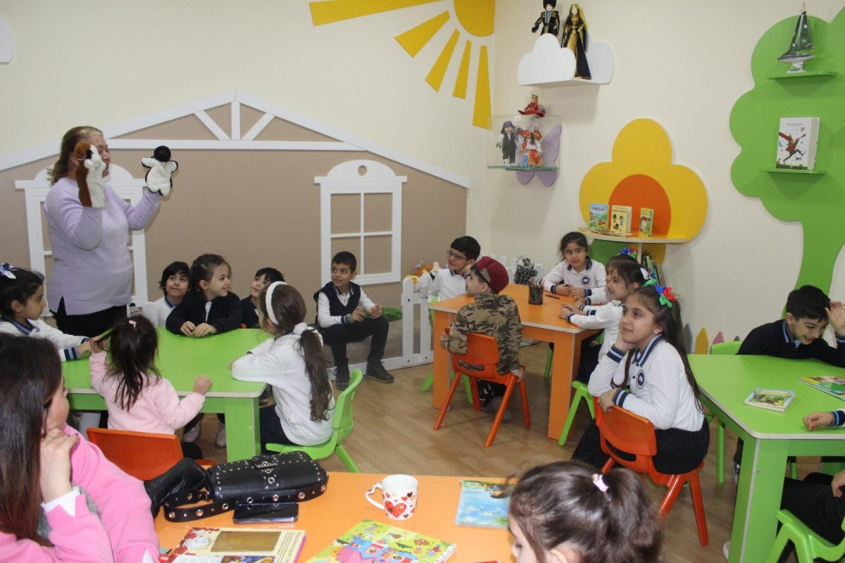 Respublika Uşaq Kitabxanasına  məktəblilərin ekskursiyası davam edir