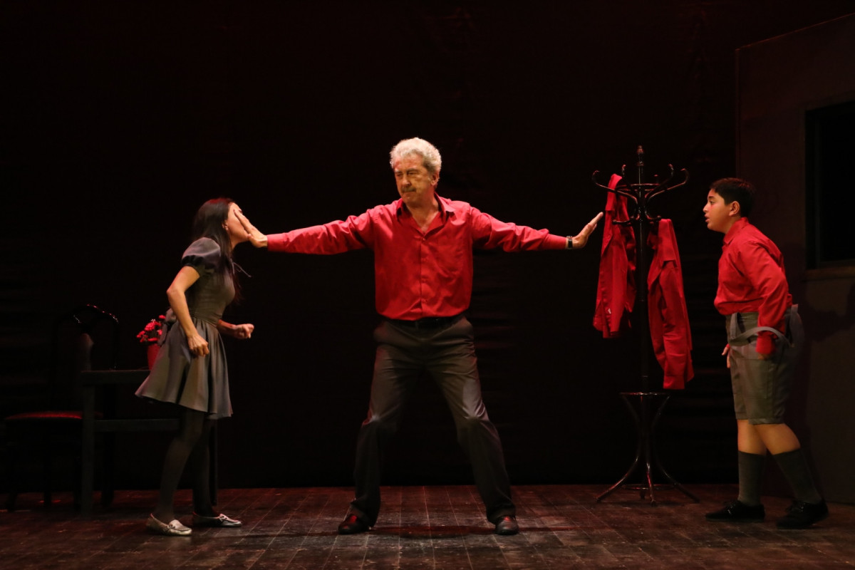"Bir, iki, bizimki"  tamaşası Lənkəran Dövlət Dram Teatrında