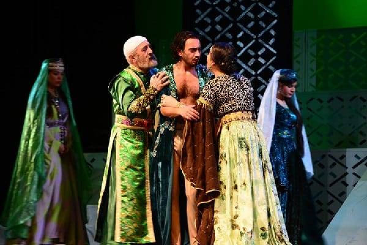 Gənc Tamaşaçılar Teatrında "Leyli və Məcnun" tamaşası nümayiş olunacaq 