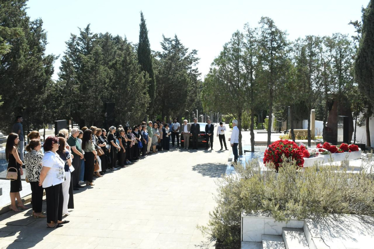 Görkəmli pianoçu Elmira Səfərovanın məzarı ziyarət olundu 