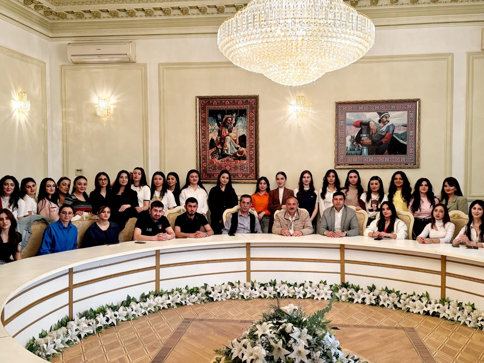 Etimad Başkeçidlə görüş keçirildi
