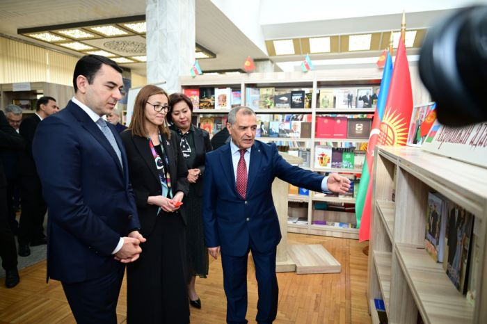 Bəxtiyar Vahabzadənin kitabları Qırğızıstanda
