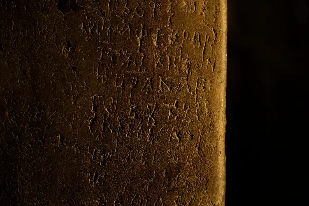 Kiyevin Ayasofya Katedralındakı minillik oyma yazılar rəqəmsallaşdırıldı 