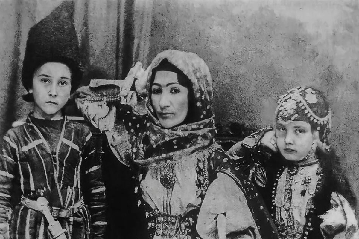 "Qoyubdur intizarında, neçin gəlməz, neçin gəlməz?" - Günün şeiri  