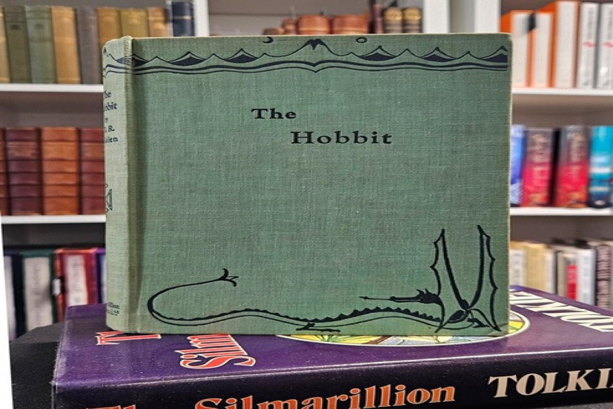 "Hobbit"in nadir ilk nəşri hərracda rekord qiymətə  satıldı 