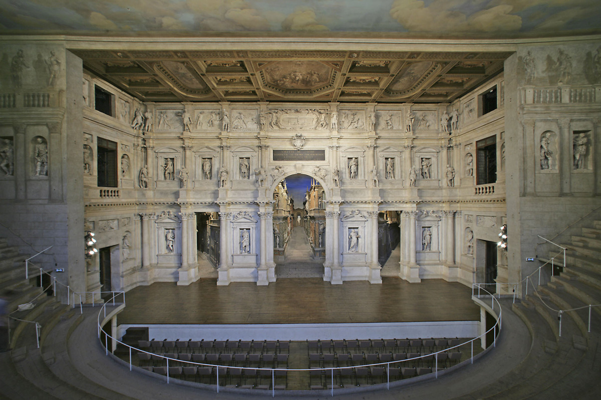 İtaliyada ilk monumental teatrın  memarı