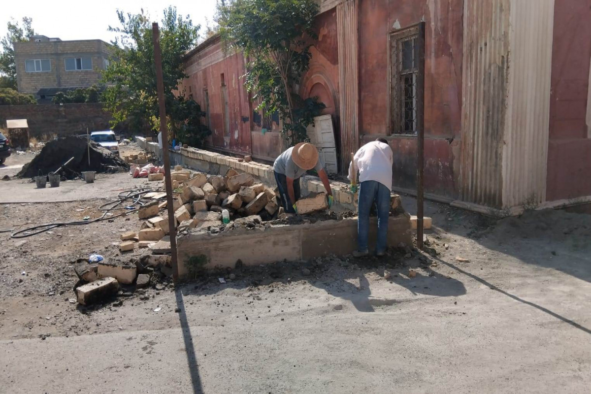 Gəncə Dövlət Filarmoniyasının ərazisində qanunsuz tikintilərin qarşısı alındı 