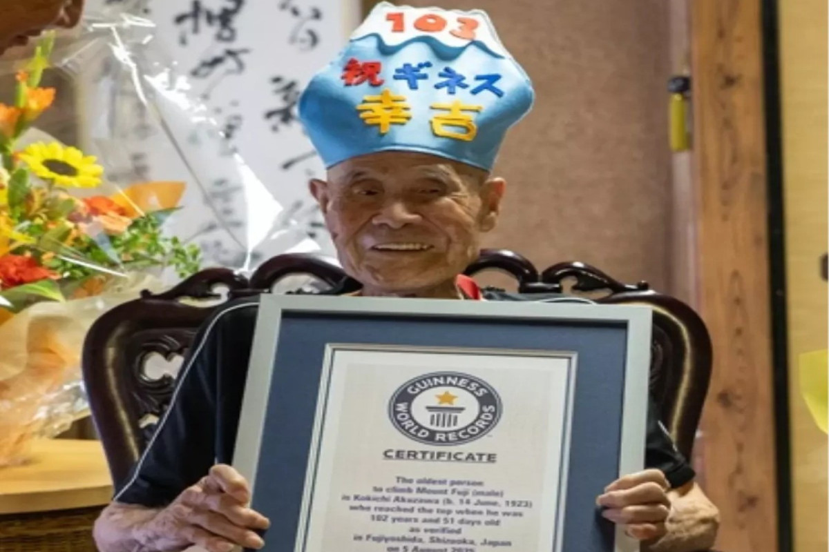 Yaponiyanın 103 yaşlı alpinisti   Fuji dağının zirvəsində