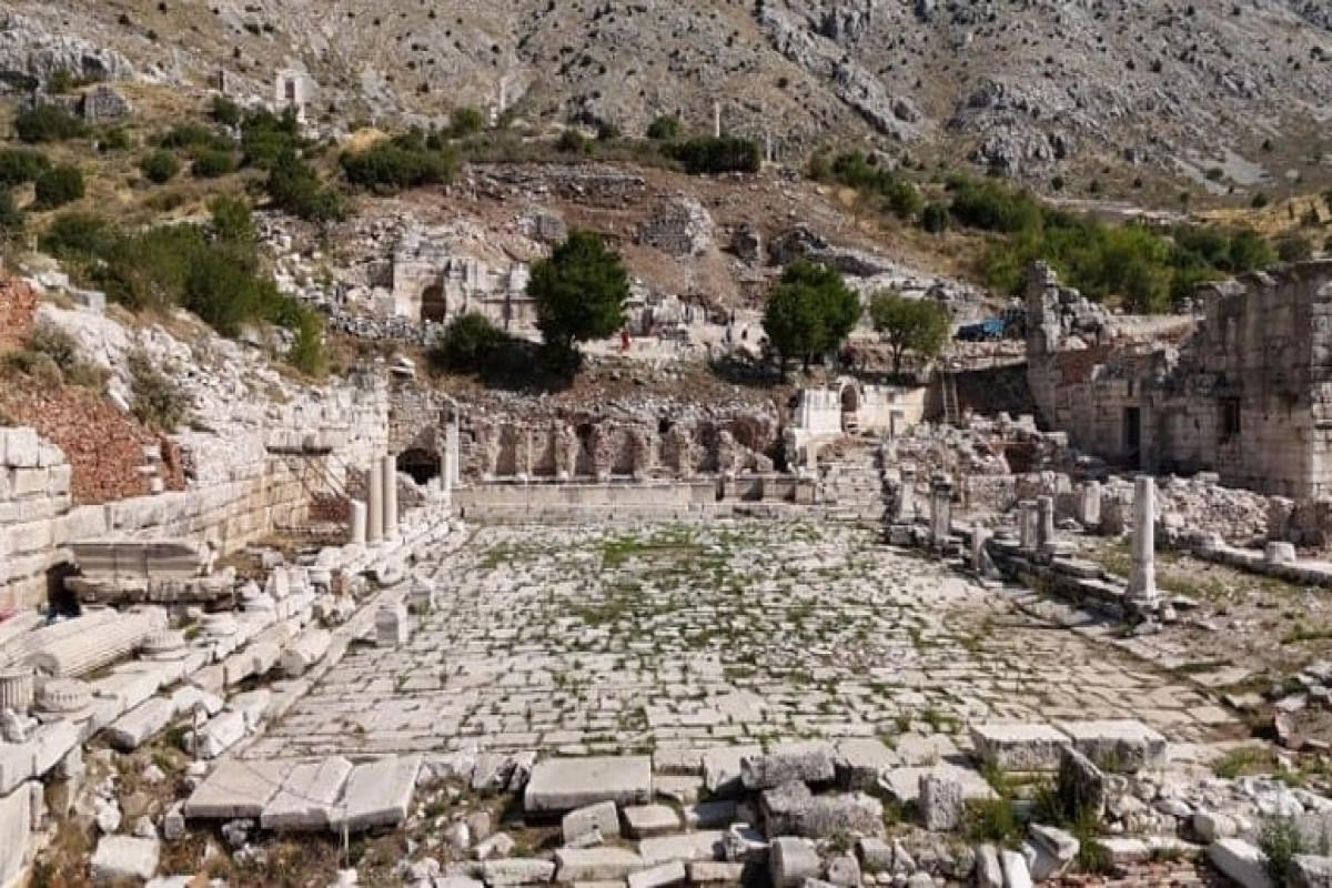 Türkiyənin üçüncü ən böyük odeonu tapıldı 