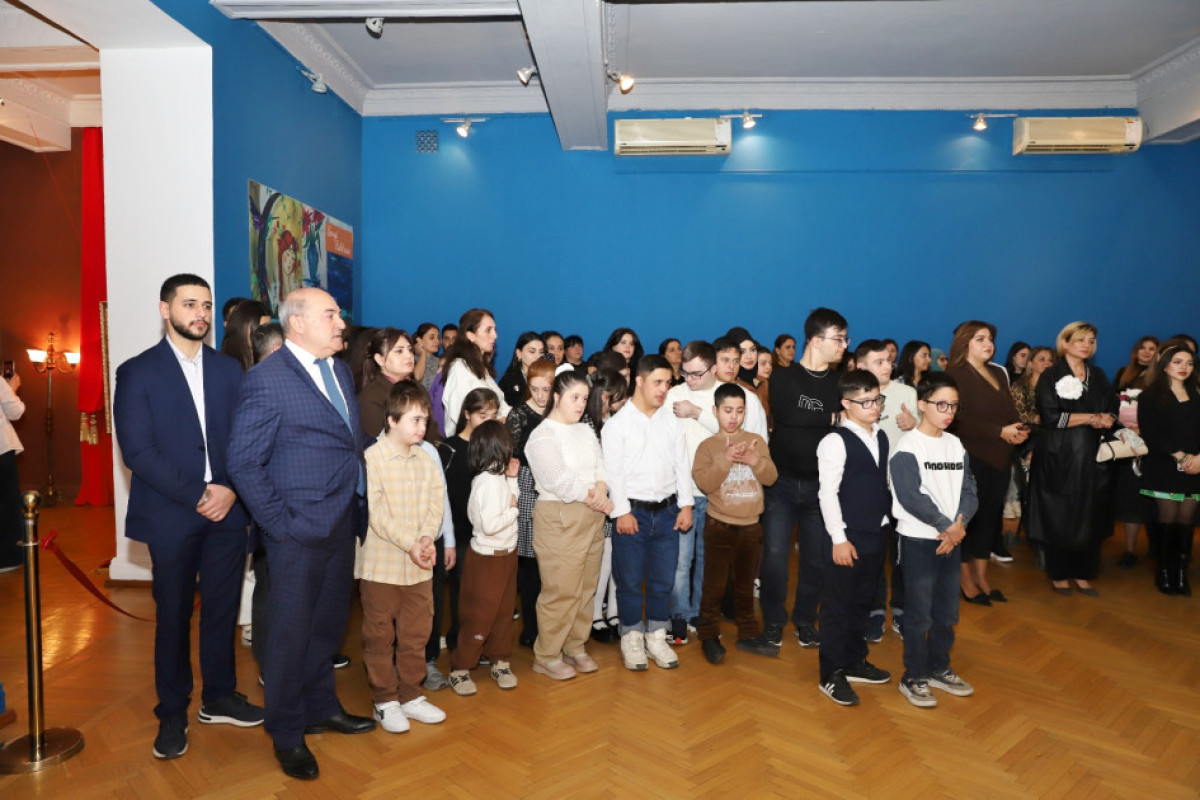 Əlillər Günü münasibətilə sərgi - “Sevgi palitrası” 