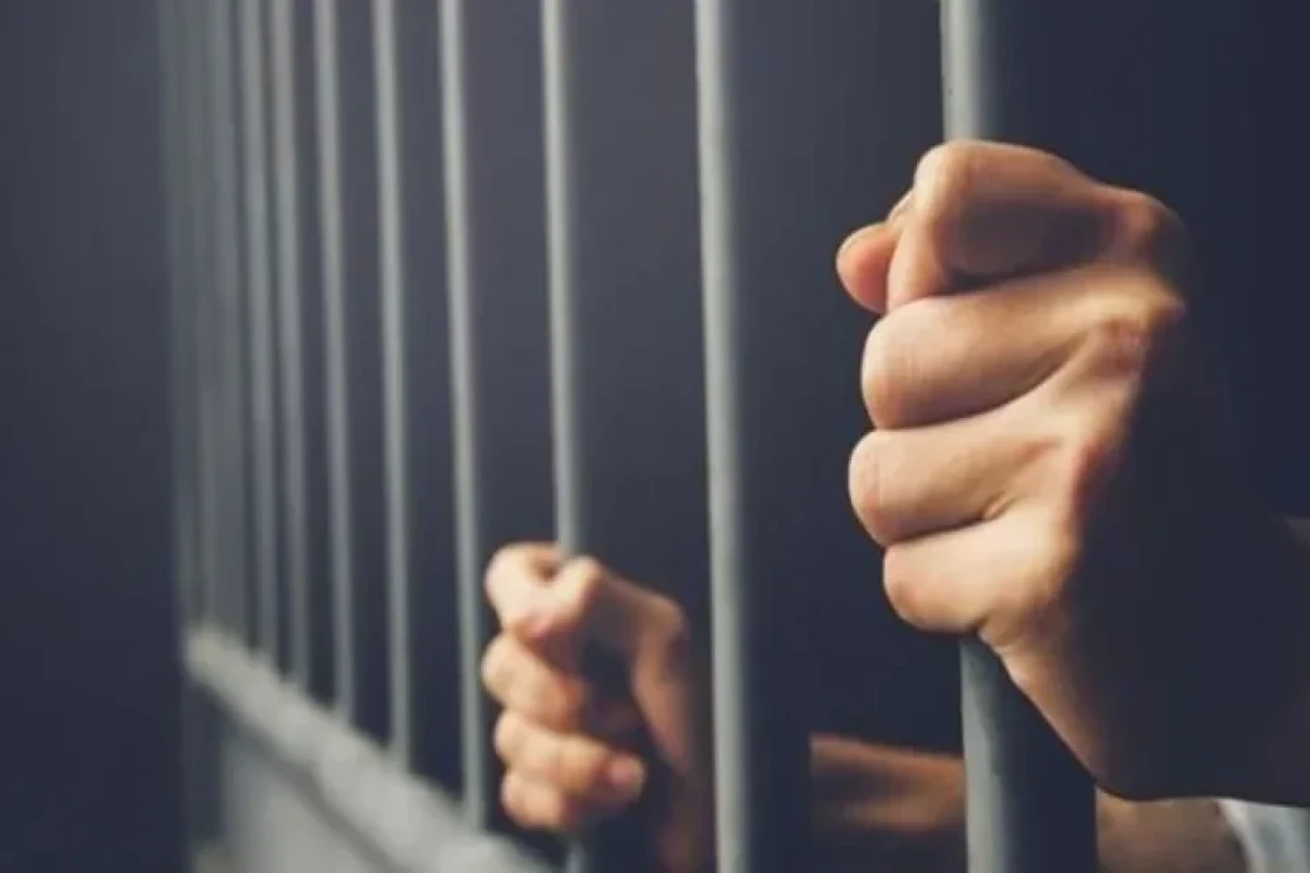 Adam öldürən yazıçı villasında tutuldu: 7 kitabına imza günü keçirəcəkdi 