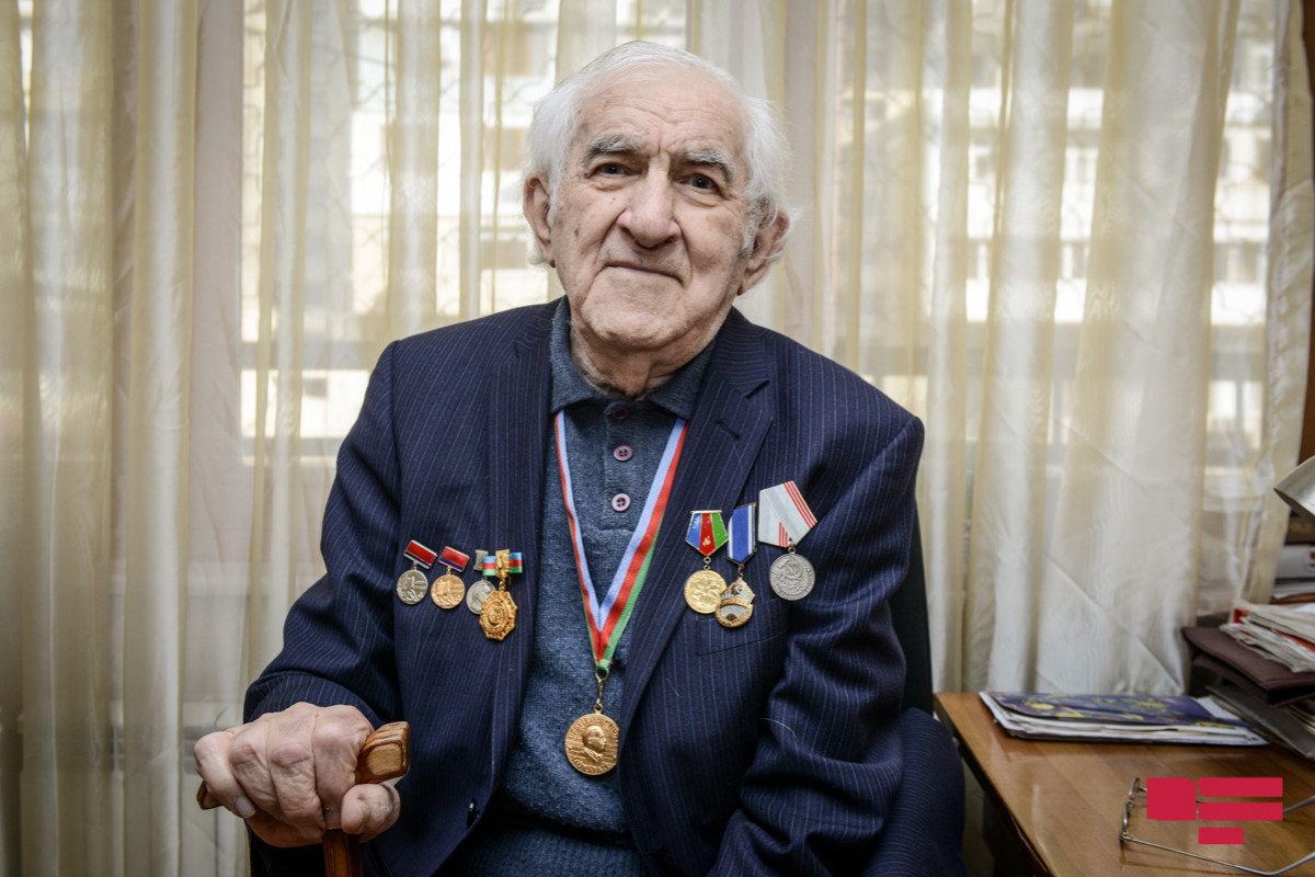 Xalq artisti Tofiq Bakıxanov “Əmək” ordeni ilə təltif edilib  