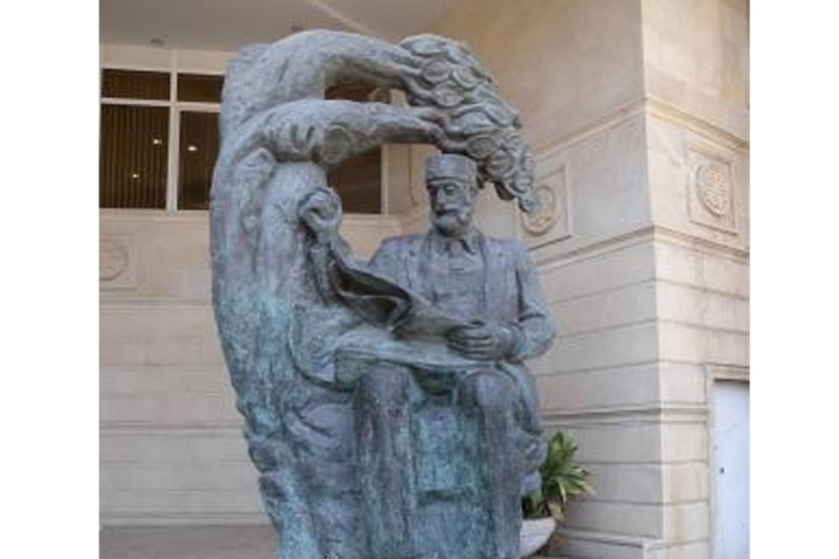 Xalq yazıçısı Anar Zərdabinin heykəlinin köçürülməsini təklif edib 