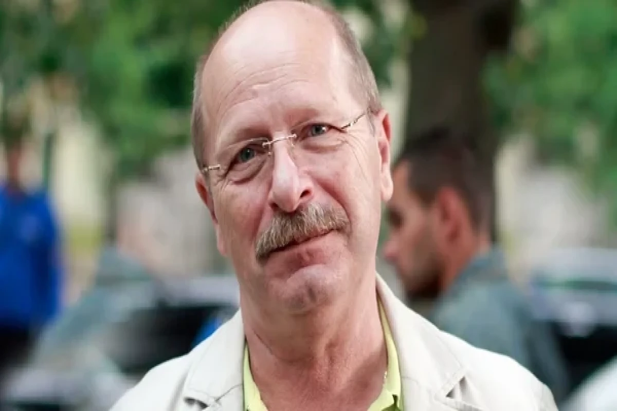 “Adəmin qabırğası” filminin rejissoru vəfat edib  