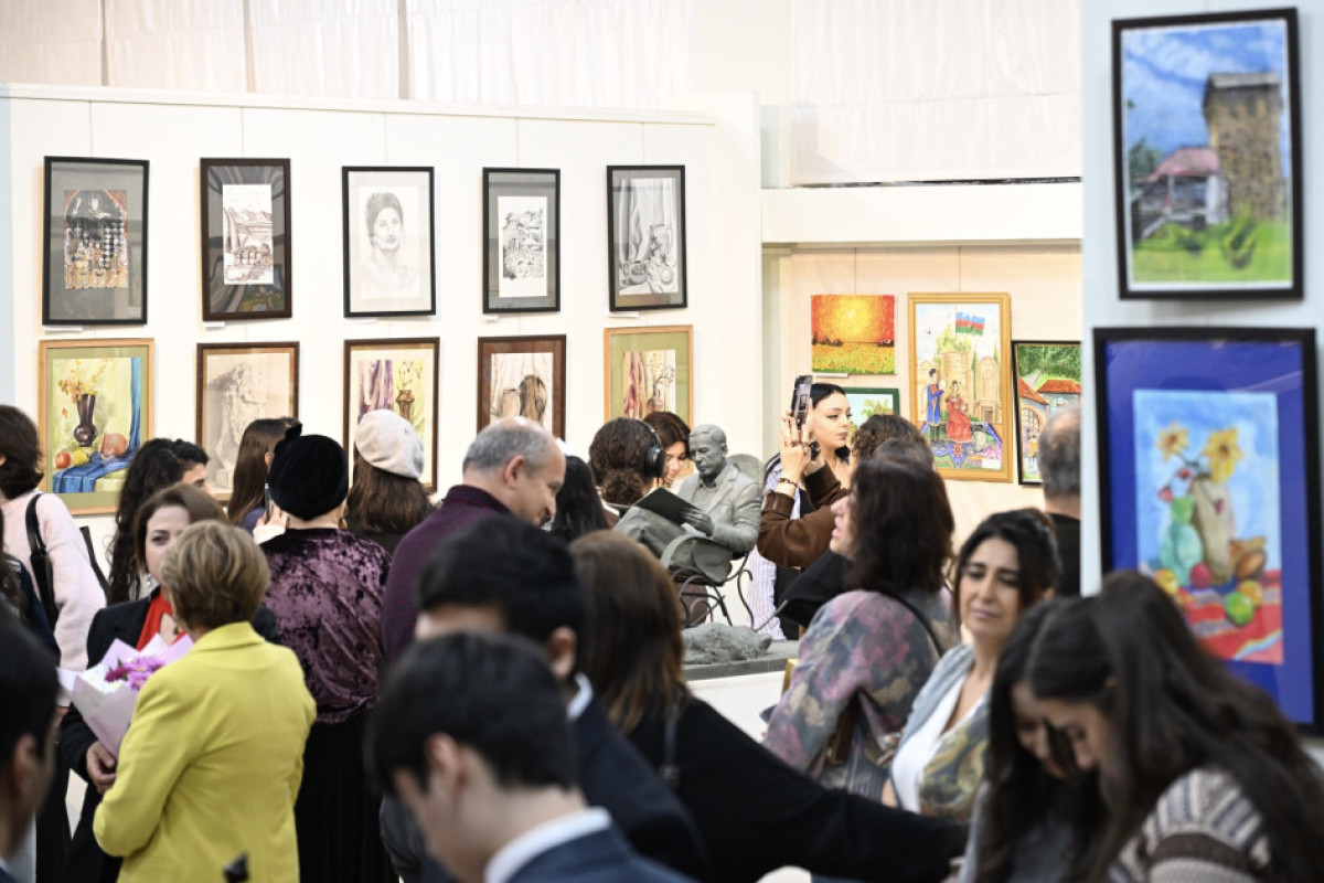 İncəsənət Kollecində “Bir əsrdən artıq yol” adlı sərgi açılıb 