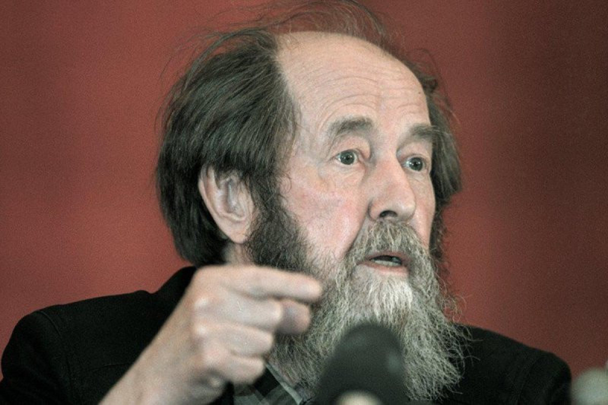 Həbs edilən, sürgün olunan, xərçəngdən sağalan Nobel mükafatçısı  - Onun köməkçisi niyə özünü asmışdı?   