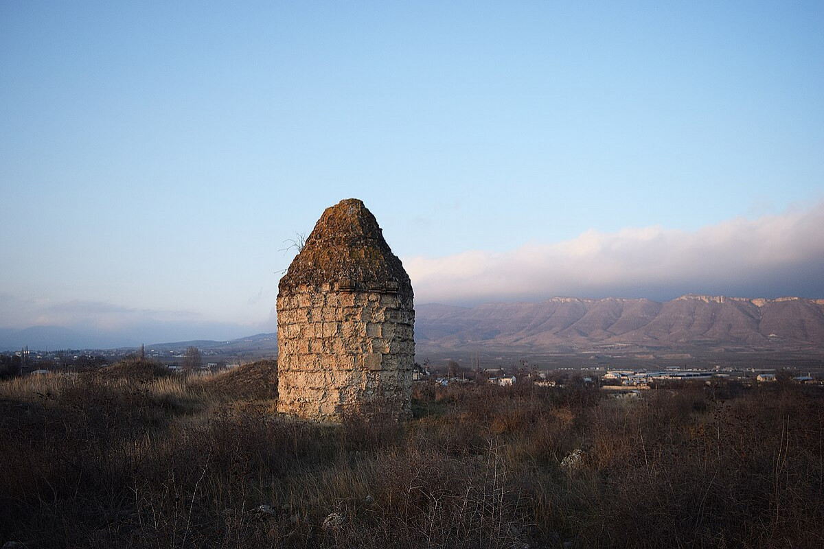 Xocalı türbəsinə bitişik məqbərə yeri aşkarlandı 