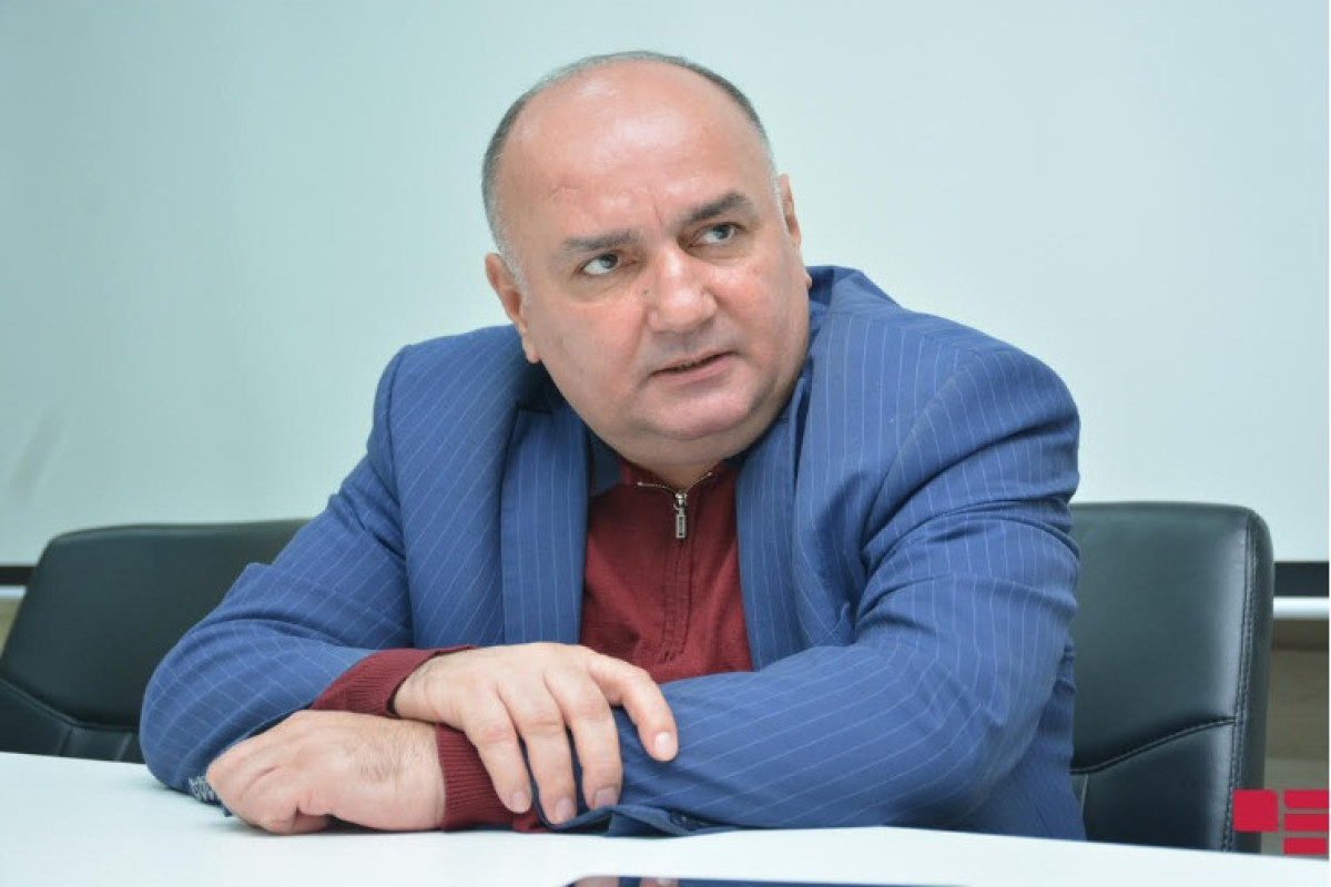 Dahi yazıçının bayağı süjeti - Fəxri Uğurlu 