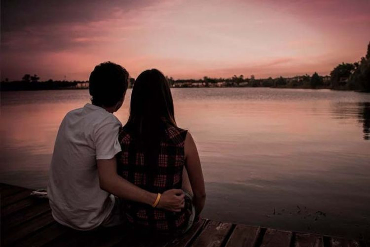 "Bir üzüm cavandı, bir üzüm qoca…" - Günün şeiri  