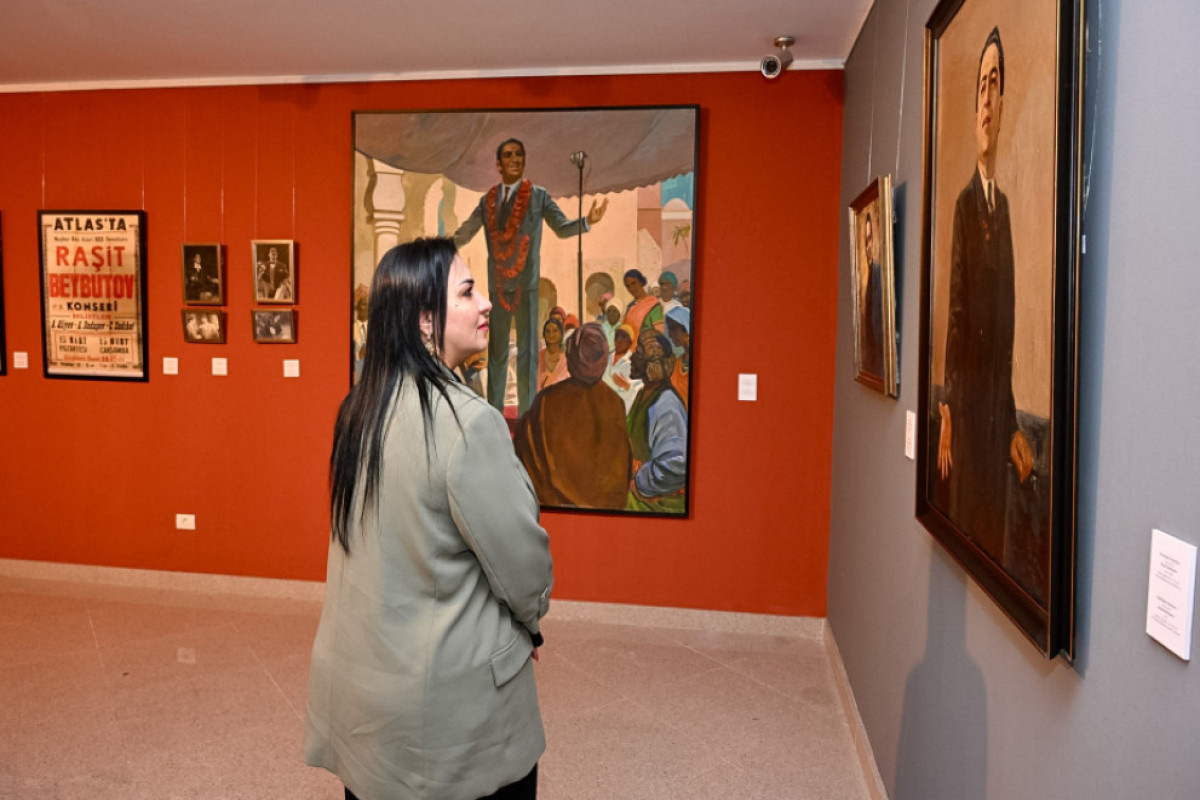 Rəşid Behbudovun yubileyinə həsr olunan "Səsin rəngi” sərgisi açıldı