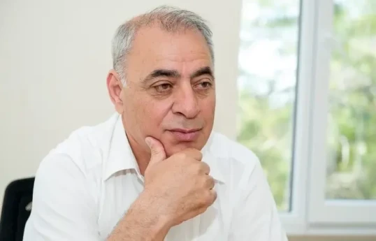 Sənsiz qaldı bu...